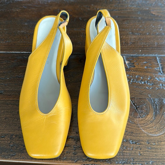 Artman yellow heels - Picture 1 of 3